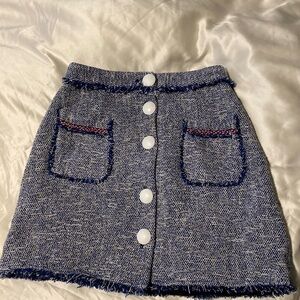 💙Zara basics 💙 tweed mini skirt . Looks great with sneakers or boots